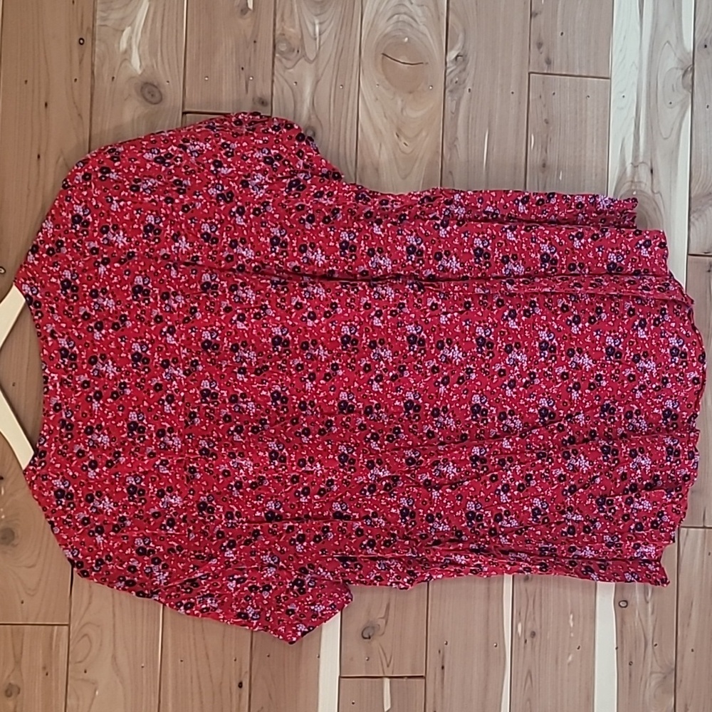 Westport Floral Red & Blue Top, Size 1X, Soft - Picture 7 of 7